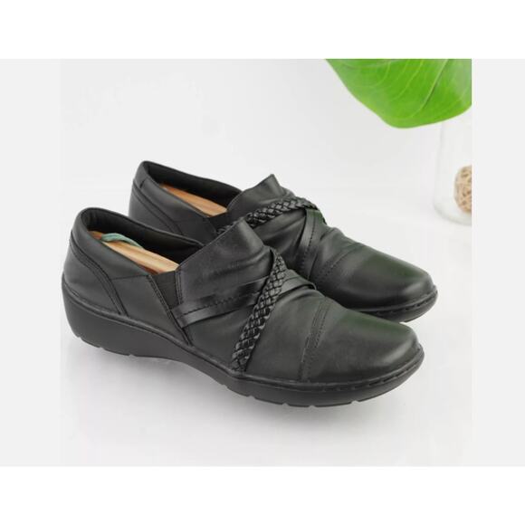 Clarks Collection Leather Slip Ons Cora Braid size 9M - Picture 1 of 7